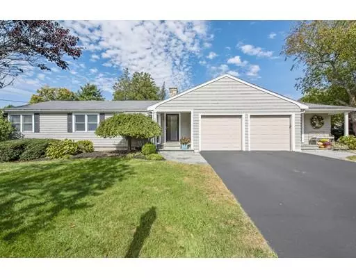 31 Country Ln, Westwood, MA 02090