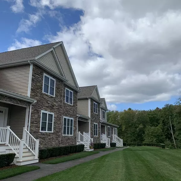 Raynham, MA 02767,17 Essex Circle #3
