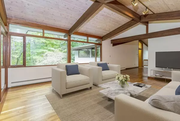 Carlisle, MA 01741,61 Wolf Rock Rd