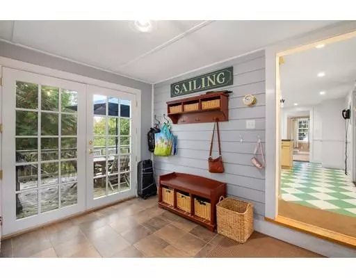 Southborough, MA 01772,30 East Main St