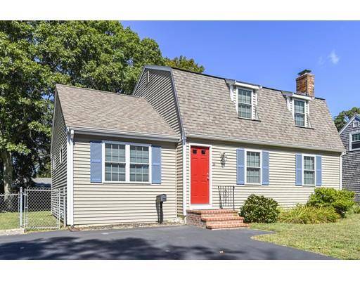 30 Young Rd, Falmouth, MA 02540