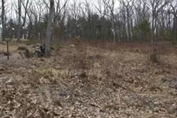 17 Shore Dr, Spencer, MA 01562