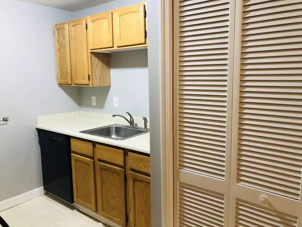 Northbridge, MA 01588,148 Heritage Dr #148