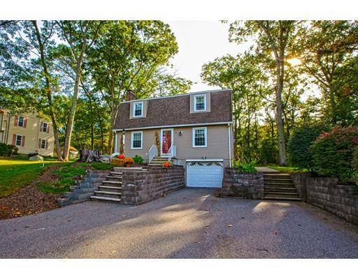 37 Robin Hood Dr, Seekonk, MA 02771