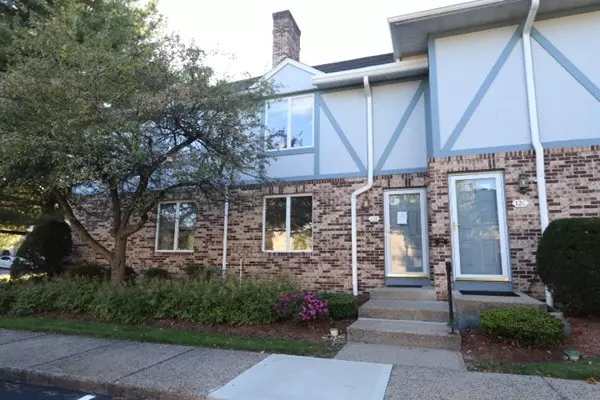 12 Mansion Woods Dr #B, Agawam, MA 01001