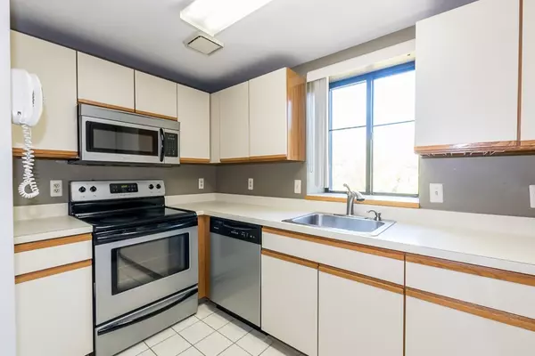 Stoneham, MA 02180,200 Ledgewood Dr #201