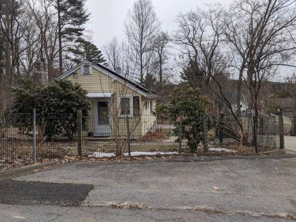 66 Osgood Rd, Charlton, MA 01507