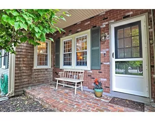North Attleboro, MA 02760,16 Fieldstone Cir