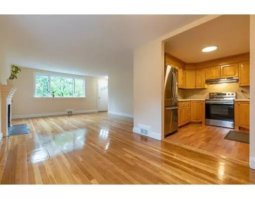 Wellesley, MA 02482,89 Wellesley Avenue