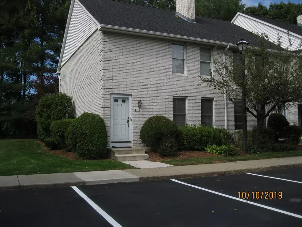 Agawam, MA 01001,19A Mansion Woods Drive #19A
