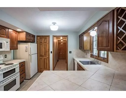Westfield, MA 01085,67 Pineridge Dr
