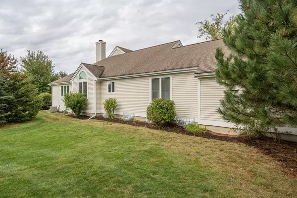 Mashpee, MA 02649,19 Bonwood Dr #19