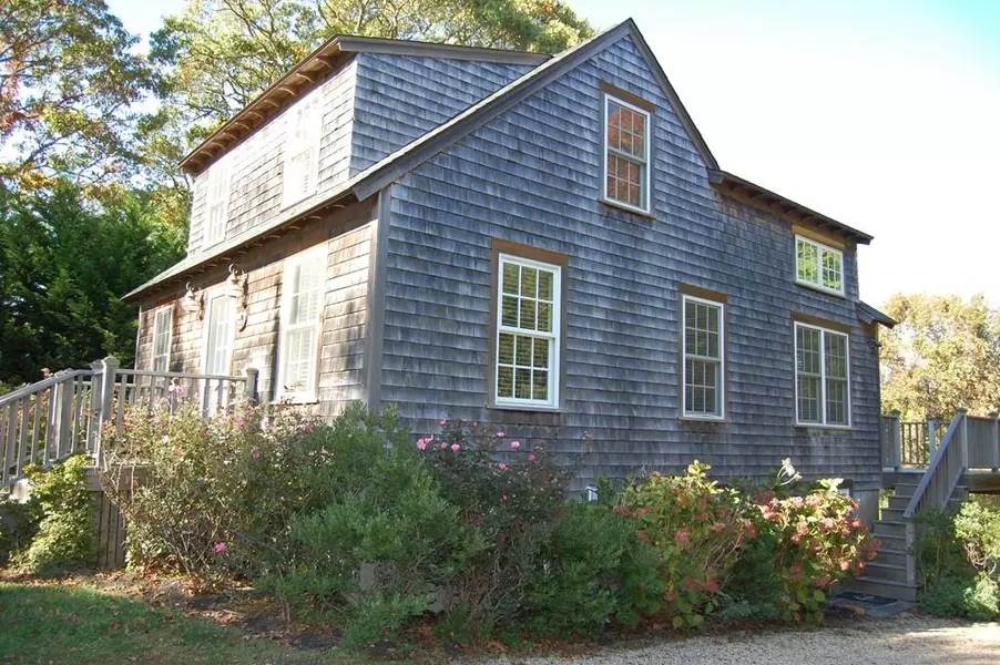 22 Larsen Ln, Chilmark, MA 02535