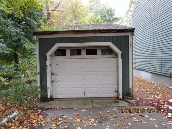 Auburn, MA 01501,14 Warwick St