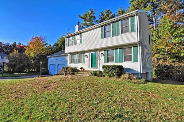 2 Pheasant Run Rd, Medway, MA 02053