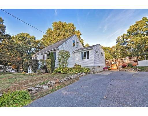 136 Hamilton Rd, Wrentham, MA 02093