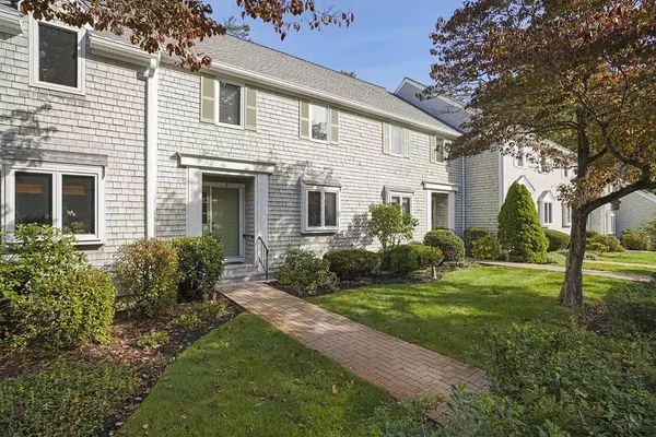 225 Lincoln Street #C2, Duxbury, MA 02332