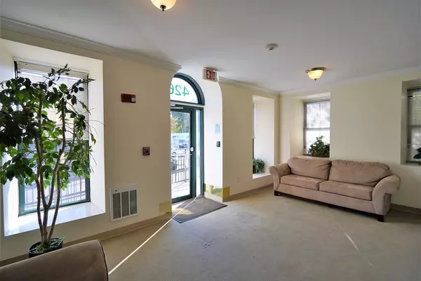North Attleboro, MA 02760,426 Mount Hope St #202