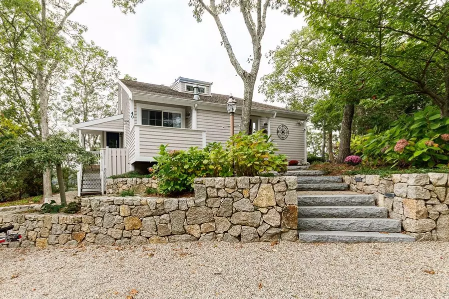 40 Little Neck Lane, Mashpee, MA 02649