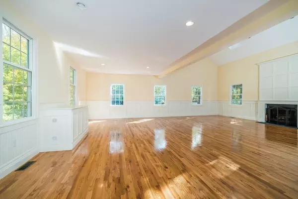 Manchester, MA 01944,14 Forest Ln