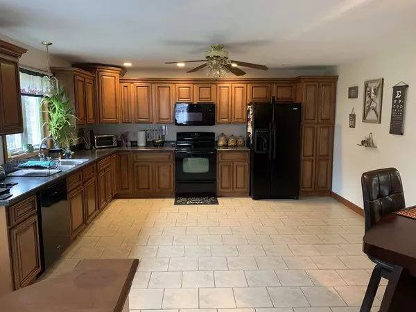 Agawam, MA 01001,1347-1349 Suffield St