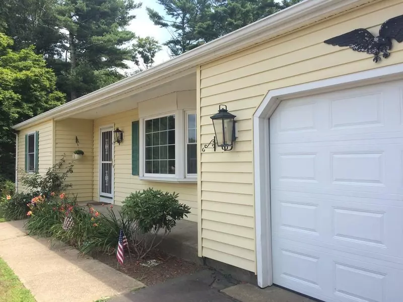 8 Nestle's Lane, Acushnet, MA 02745