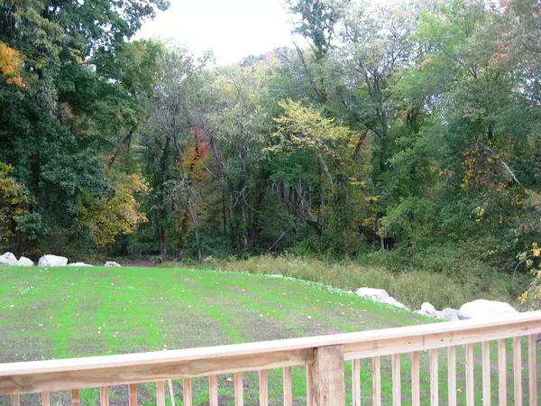 Newbury, MA 01922,14A Forest St. #A