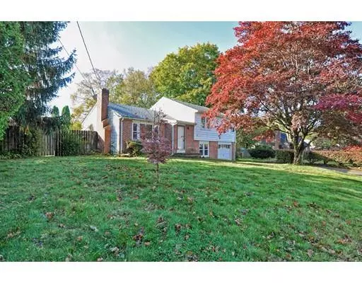 67 Linden Rd, Seekonk, MA 02771