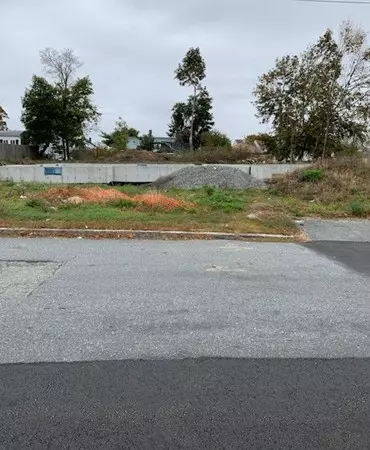 586 Chicago St, Fall River, MA 02721