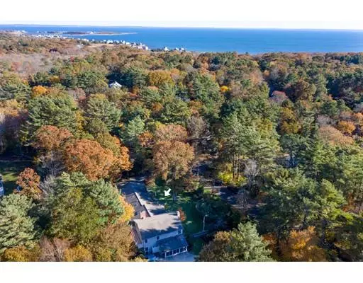 Mattapoisett, MA 02739,20 Holly Ln