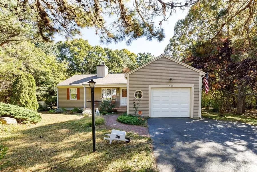 30 Barnacle Ln, Mashpee, MA 02649