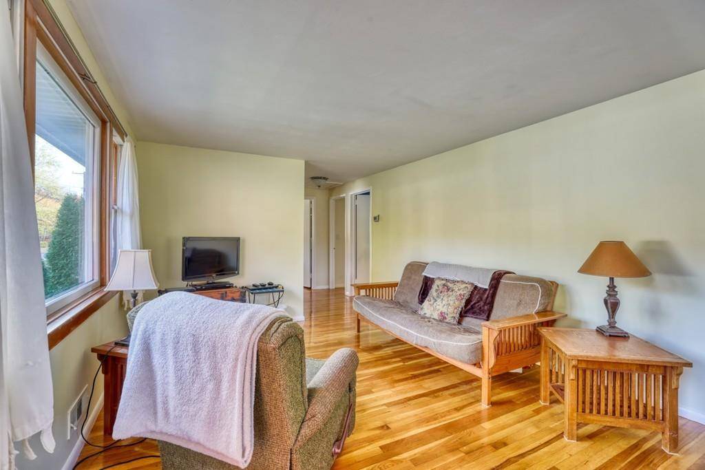 South Hadley, MA 01075,6 Hollywood St