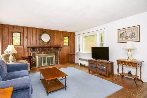 Cohasset, MA 02025,17 Hull St