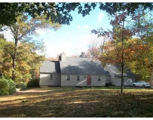 17 E Hill Rd, Brimfield, MA 01010