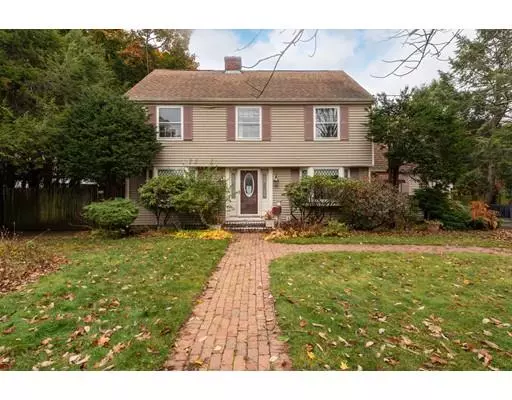 52 Perry Ave, Lynnfield, MA 01940