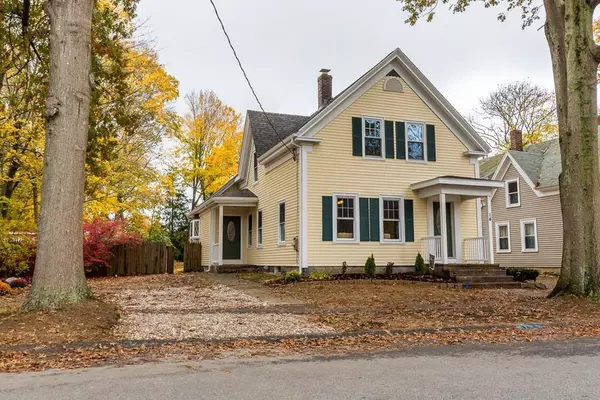 14 Rock St, Middleboro, MA 02346