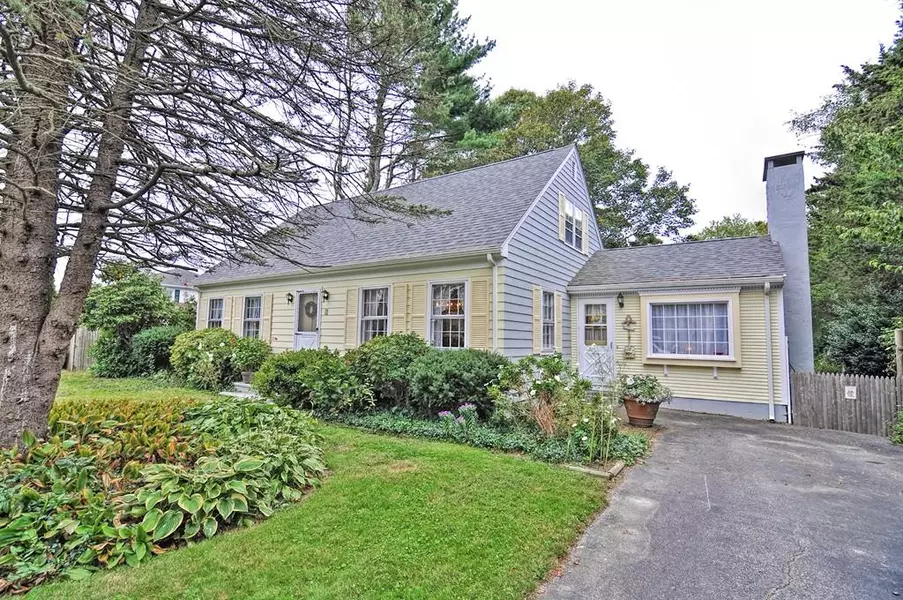 7 Rosedale Dr, Bristol, RI 02809