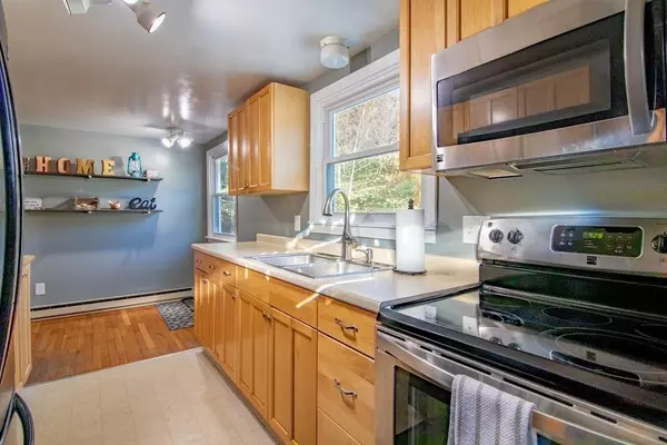 Berkley, MA 02779,6 Chester Ave