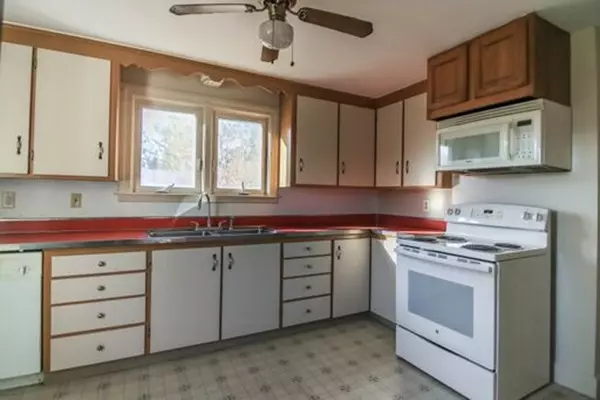 Hardwick, MA 01082,81-83 Maple St