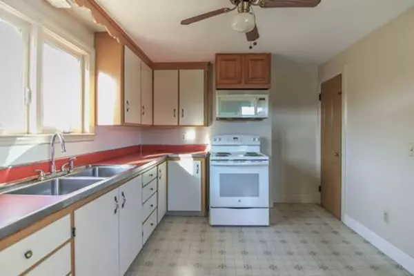 Hardwick, MA 01082,81-83 Maple St