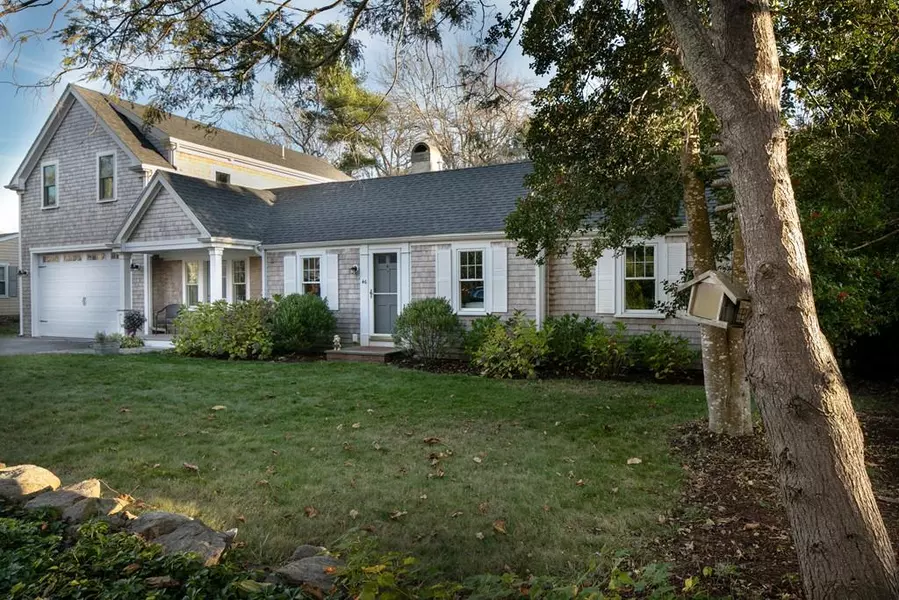 46 Church St, Mattapoisett, MA 02739