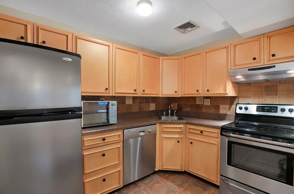 Mansfield, MA 02048,14 Webb Pl #1B