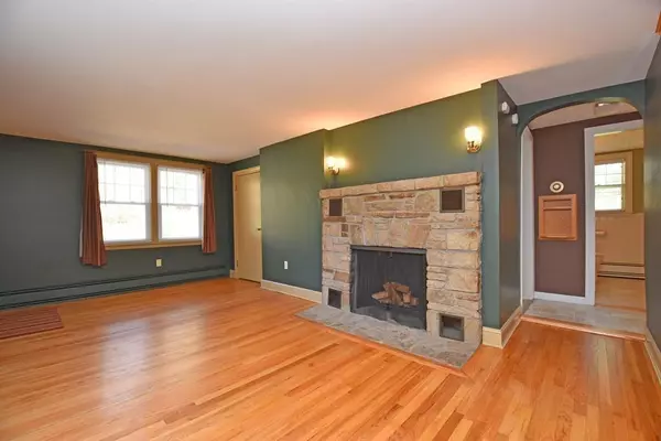 Leicester, MA 01611,8 Harding St