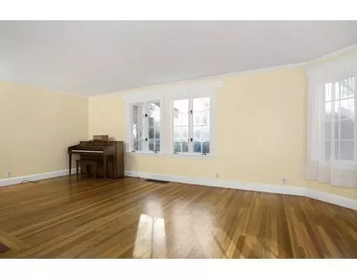 Saugus, MA 01906,32 Pleasant St