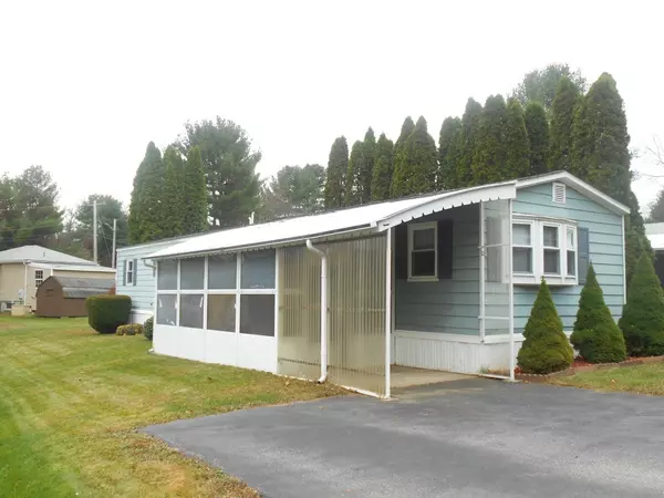 4 1st Street, Sturbridge, MA 01566