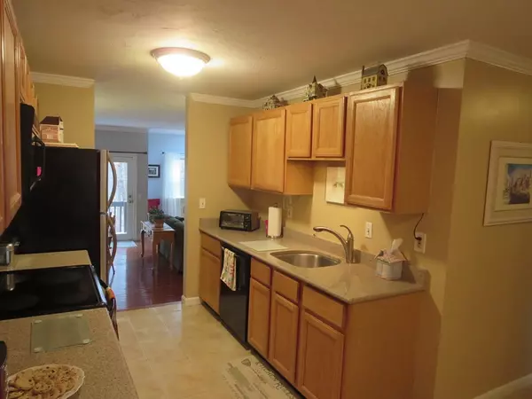 Charlton, MA 01507,27 Highfield Rd #B
