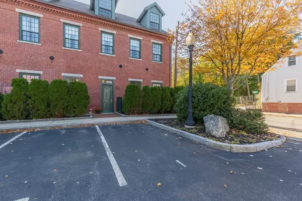 25 Pond St #101, Amesbury, MA 01913