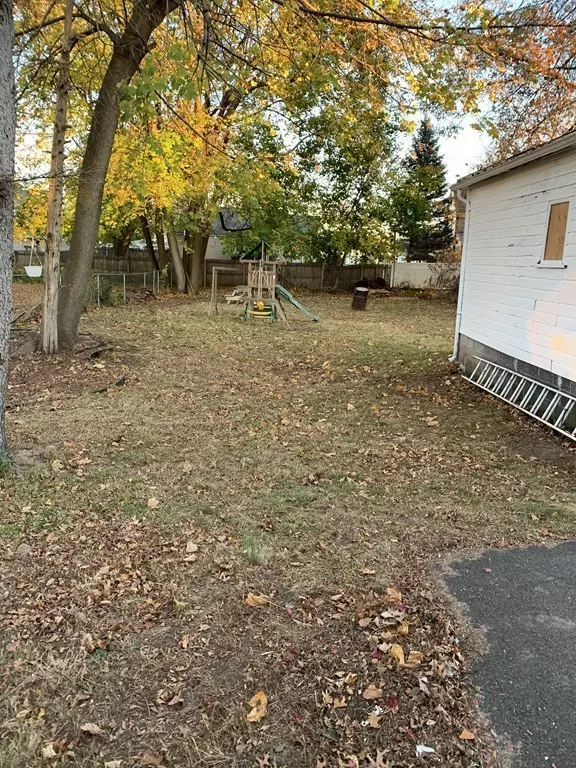Westfield, MA 01085,30 Cross St