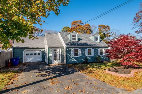 7 Blueberry Rd, Bourne, MA 02532