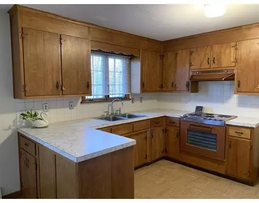 Westfield, MA 01085,16 Stephen Ln